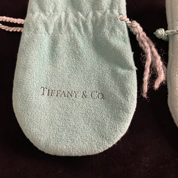 15 Velvety Drawstring Pouch 2 Tiffany & Co - Picture 3 of 14